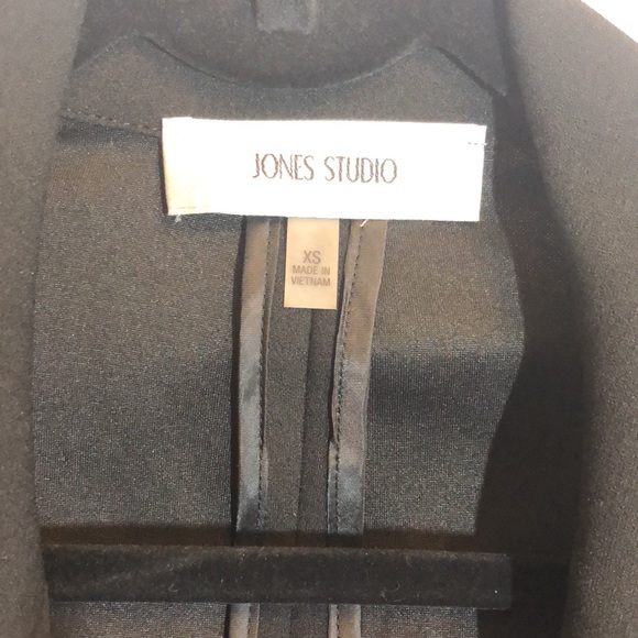Jones Studio black lapel open front blazer - Picture 2 of 3